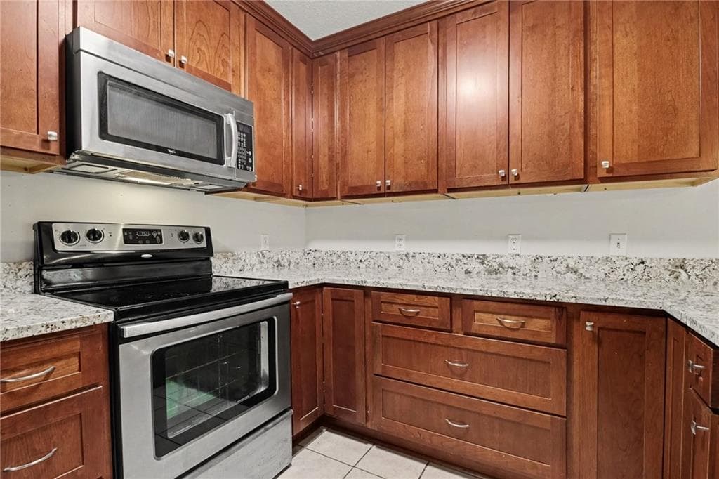 4 bedroom, 3 bathroom, 2,712 sq ft single family residence for sale at 825 Satterfield Road, Cleveland, GA 30528 — photo 6