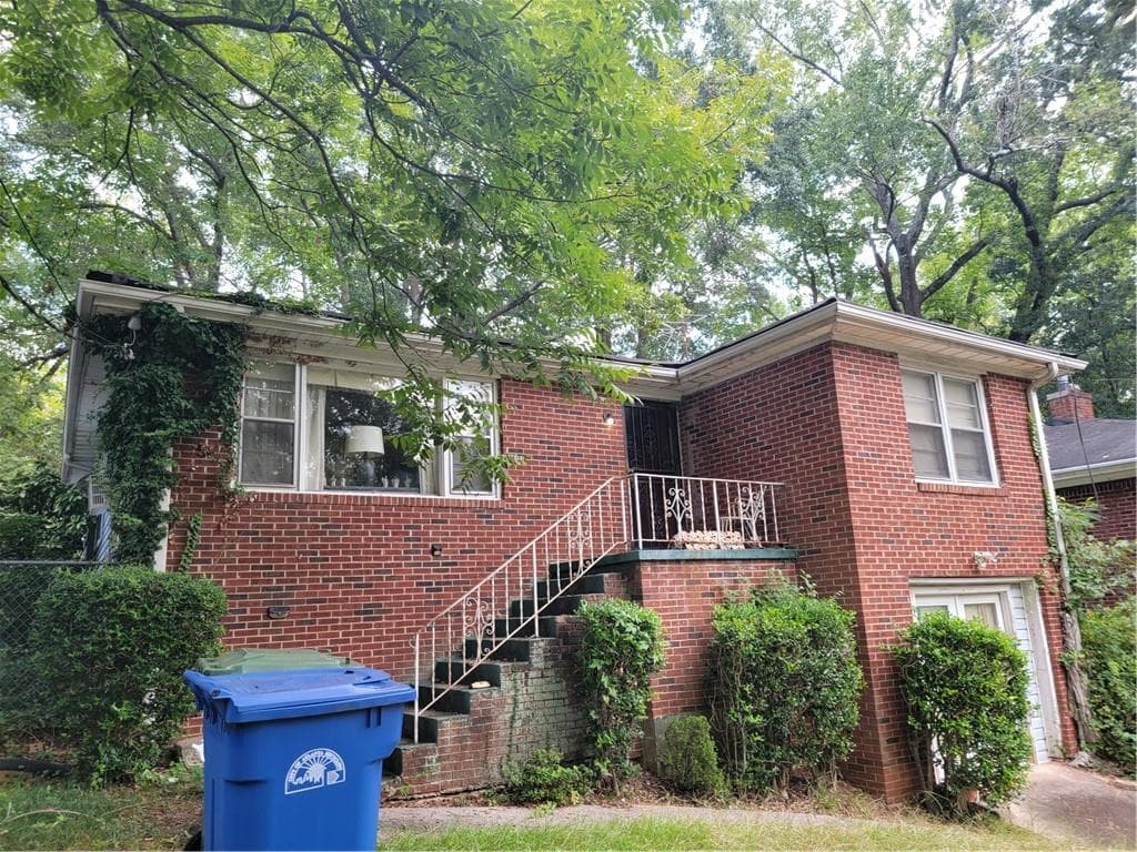 4 bedroom, 3 bathroom, 1,111 sq ft single family residence under contract at 121 Arcadia Circle, Atlanta, GA 30314