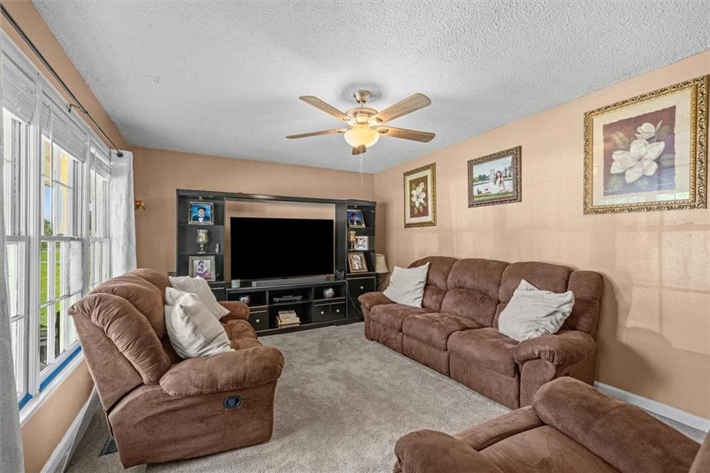 3 bedroom, 2 bathroom, 1,377 sq ft single family residence for sale at 123 Donna Street, Calhoun, GA 30701 — photo 5