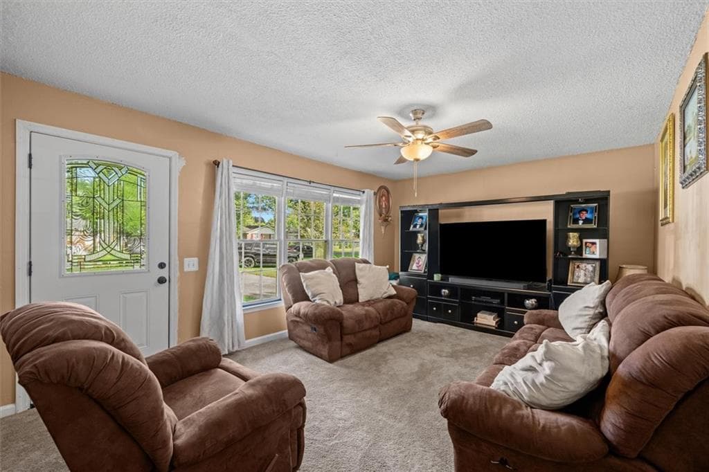 3 bedroom, 2 bathroom, 1,377 sq ft single family residence for sale at 123 Donna Street, Calhoun, GA 30701 — photo 6