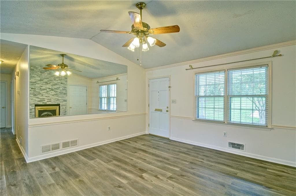 3 bedroom, 2 bathroom, 1,154 sq ft single family residence for rent at 6428 Paradise Point Road, Flowery Branch, GA 30542 for $2,200 a month — photo 5