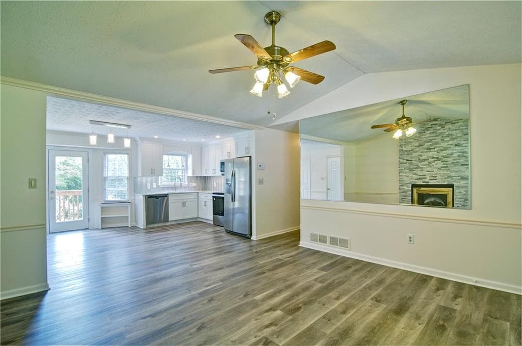 3 bedroom, 2 bathroom, 1,154 sq ft single family residence for rent at 6428 Paradise Point Road, Flowery Branch, GA 30542 for $2,200 a month — photo 6