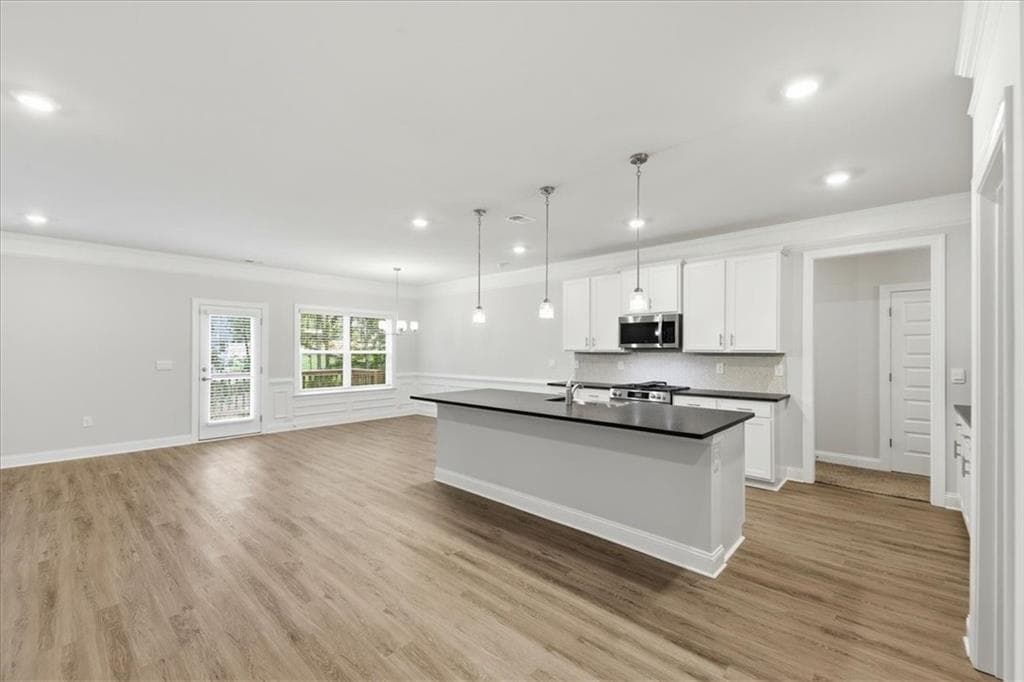 5 bedroom, 4 bathroom, 3,327 sq ft single family residence for sale at 5363 Modena Drive, Douglasville, GA 30135 — photo 7