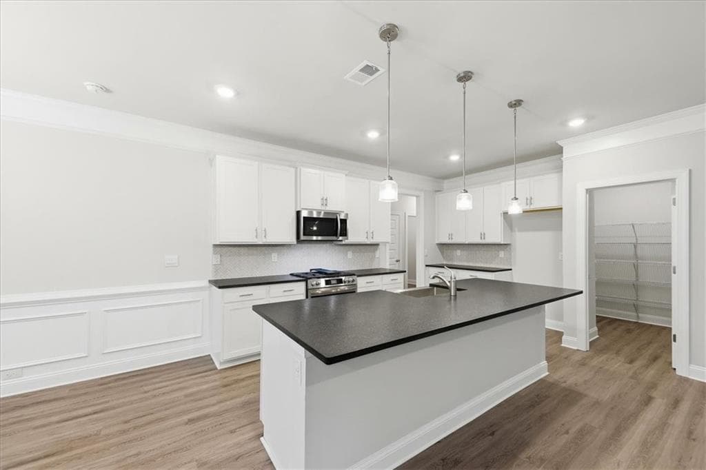 5 bedroom, 4 bathroom, 3,327 sq ft single family residence for sale at 5363 Modena Drive, Douglasville, GA 30135 — photo 9