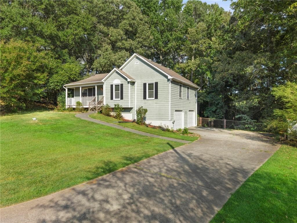 3 bedroom, 2 bathroom, 1,256 sq ft single family residence for sale at 34 Bradford Drive, Cartersville, GA 30120 — photo 3