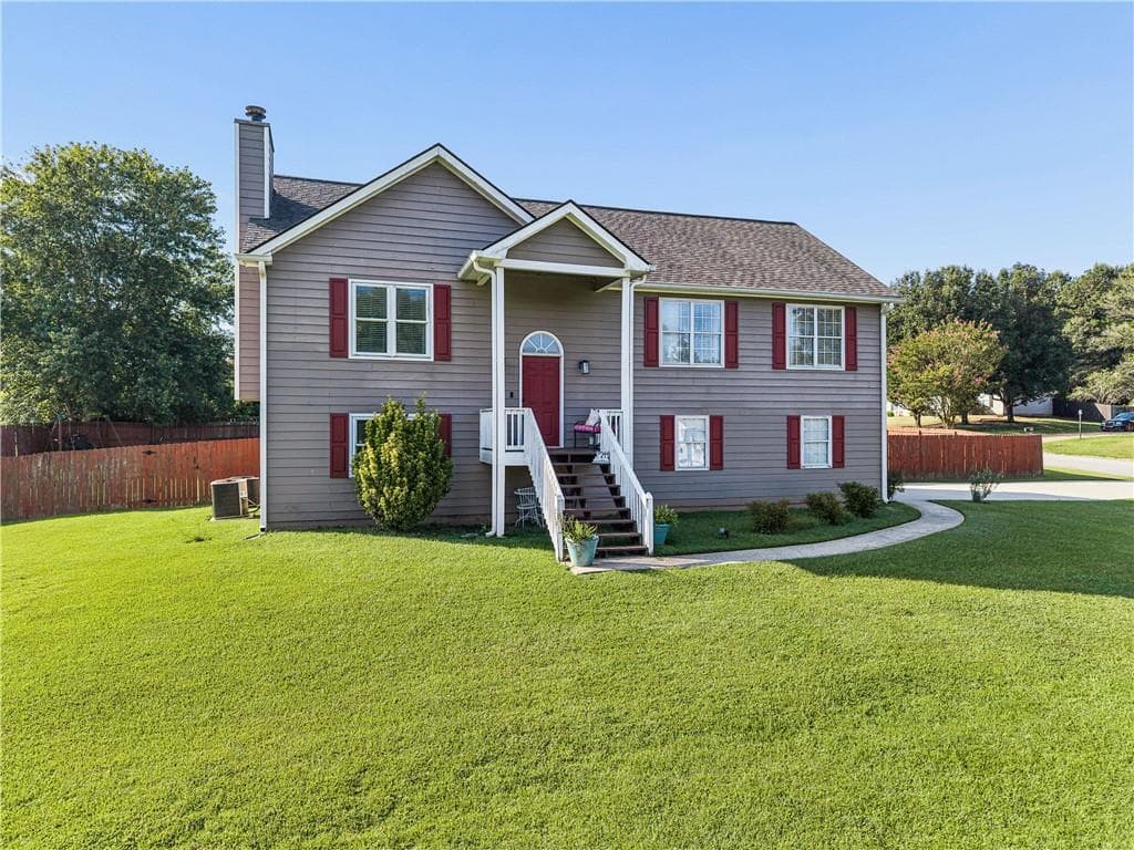 4 bedroom, 3 bathroom, 2,172 sq ft single family residence for sale at 652 Thorn Brook Ridge, Bethlehem, GA 30620 — photo 2