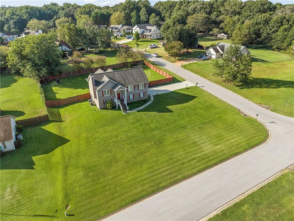 4 bedroom, 3 bathroom, 2,172 sq ft single family residence for sale at 652 Thorn Brook Ridge, Bethlehem, GA 30620 — photo 3