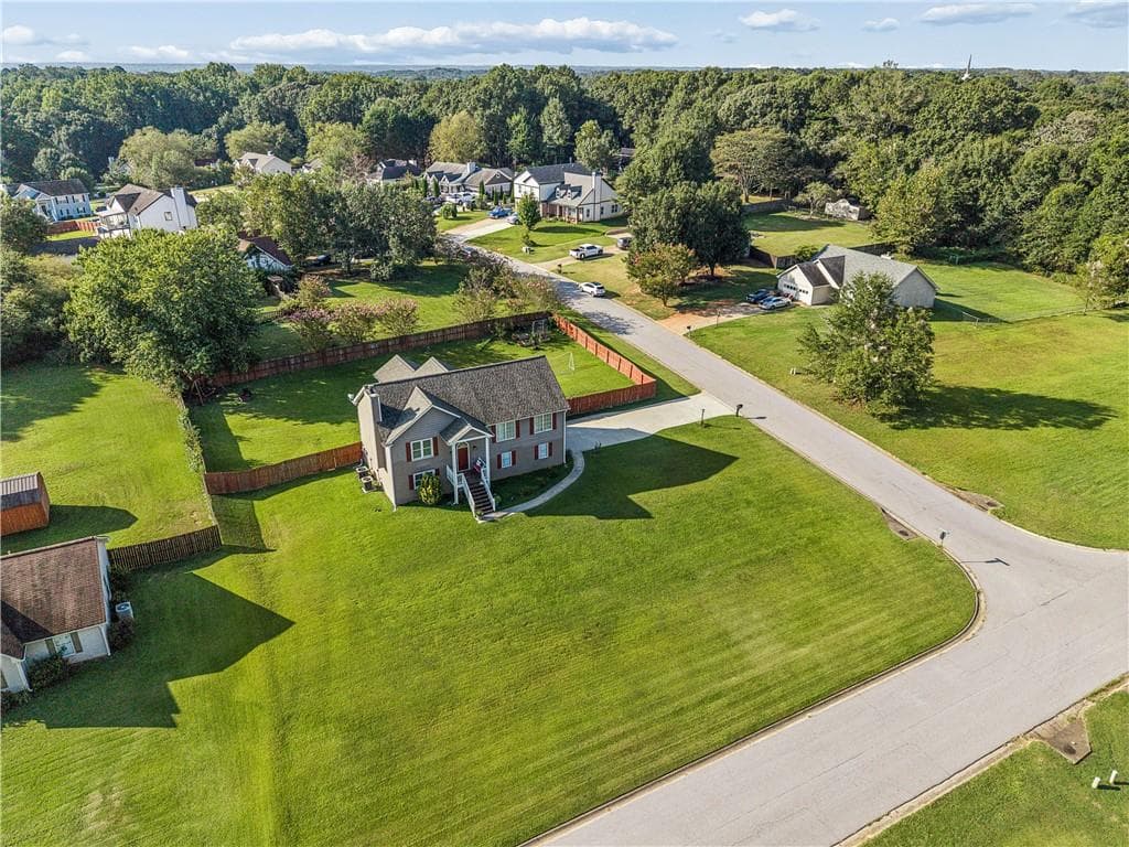 4 bedroom, 3 bathroom, 2,172 sq ft single family residence for sale at 652 Thorn Brook Ridge, Bethlehem, GA 30620 — photo 4