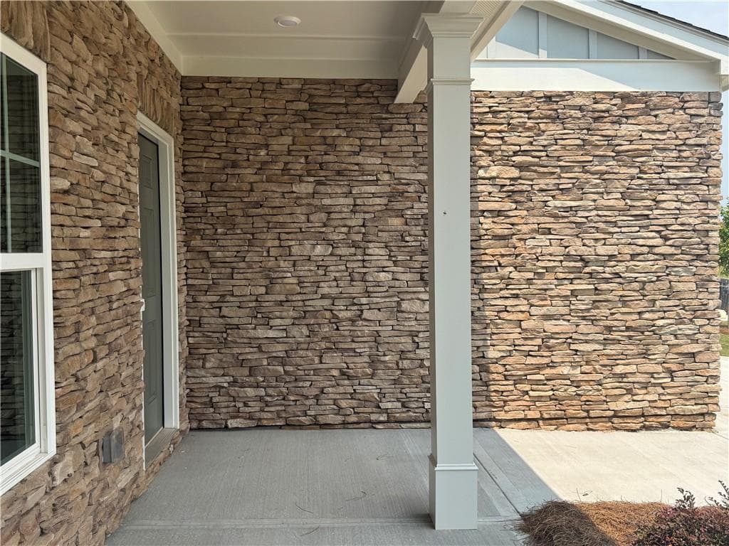 4 bedroom, 3 bathroom, 2,024 sq ft single family residence under contract at 4134 Eberly Way, Flowery Branch, GA 30542 — photo 3