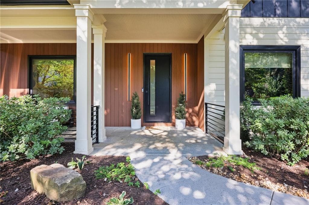 5 bedroom, 5 bathroom, 3,700 sq ft single family residence under contract at 1130 Hancock Drive, Atlanta, GA 30306 — photo 3