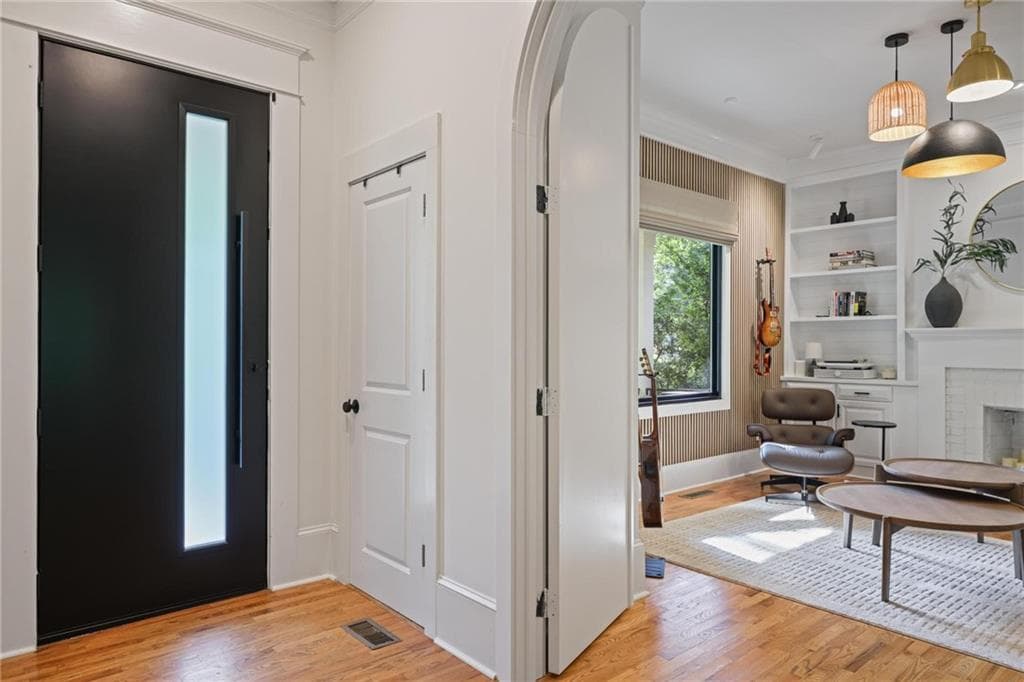 5 bedroom, 5 bathroom, 3,700 sq ft single family residence under contract at 1130 Hancock Drive, Atlanta, GA 30306 — photo 5