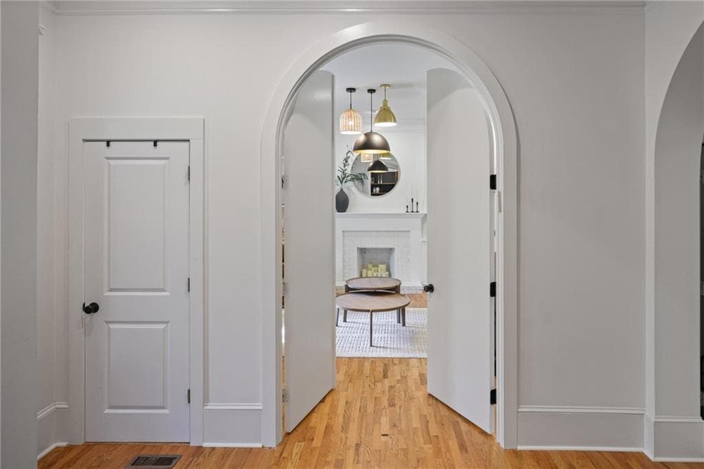 5 bedroom, 5 bathroom, 3,700 sq ft single family residence under contract at 1130 Hancock Drive, Atlanta, GA 30306 — photo 7