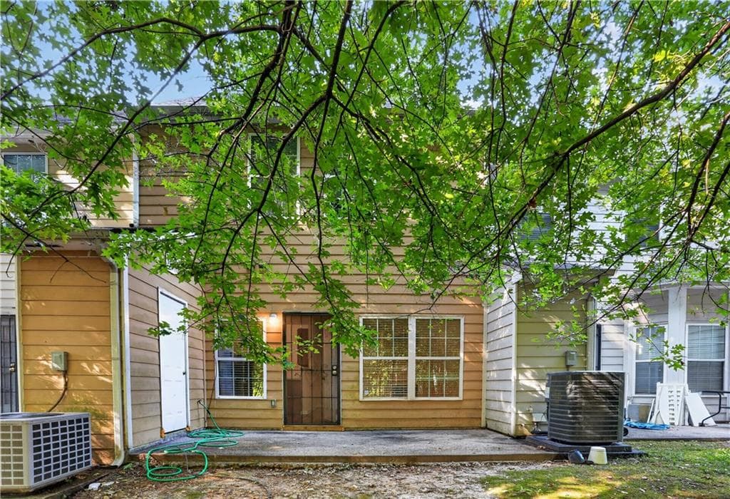 3 bedroom, 3 bathroom, 1,528 sq ft townhouse for sale at 213 Brookview Drive, Riverdale, GA 30274 — photo 2