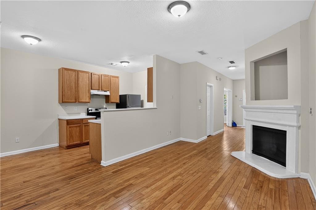 3 bedroom, 3 bathroom, 1,528 sq ft townhouse for sale at 213 Brookview Drive, Riverdale, GA 30274 — photo 6
