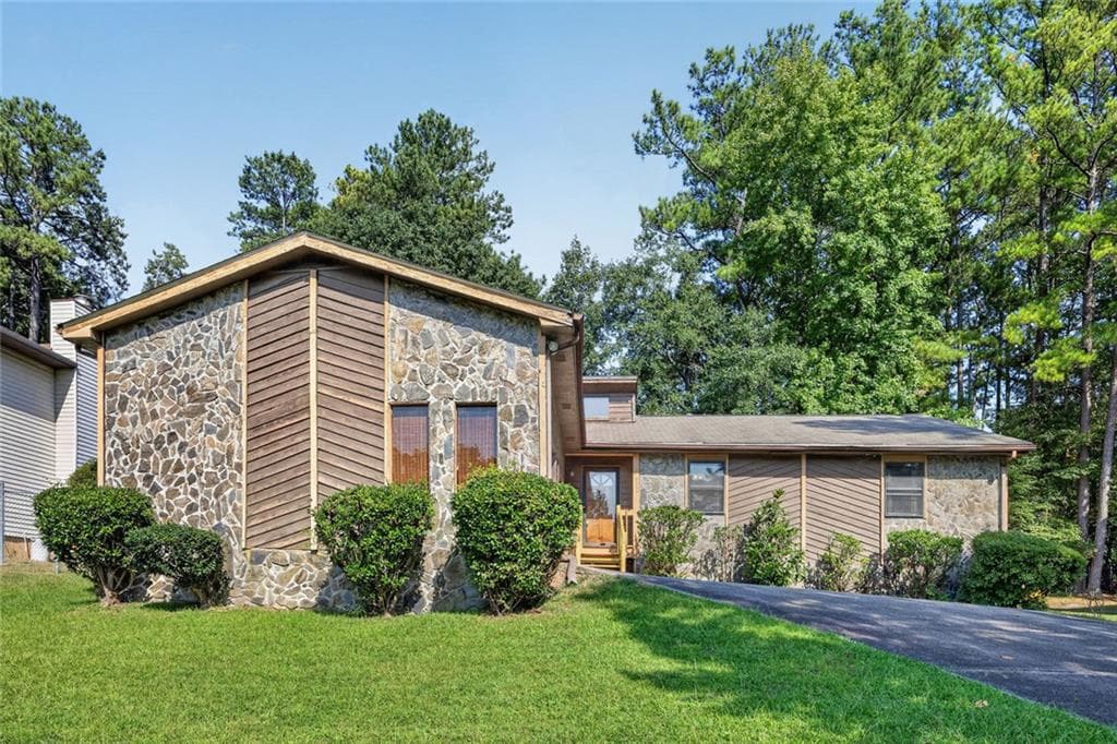 3 bedroom, 2 bathroom, 1,573 sq ft single family residence for sale at 5805 Vernier Drive, Atlanta, GA 30349 — photo 2