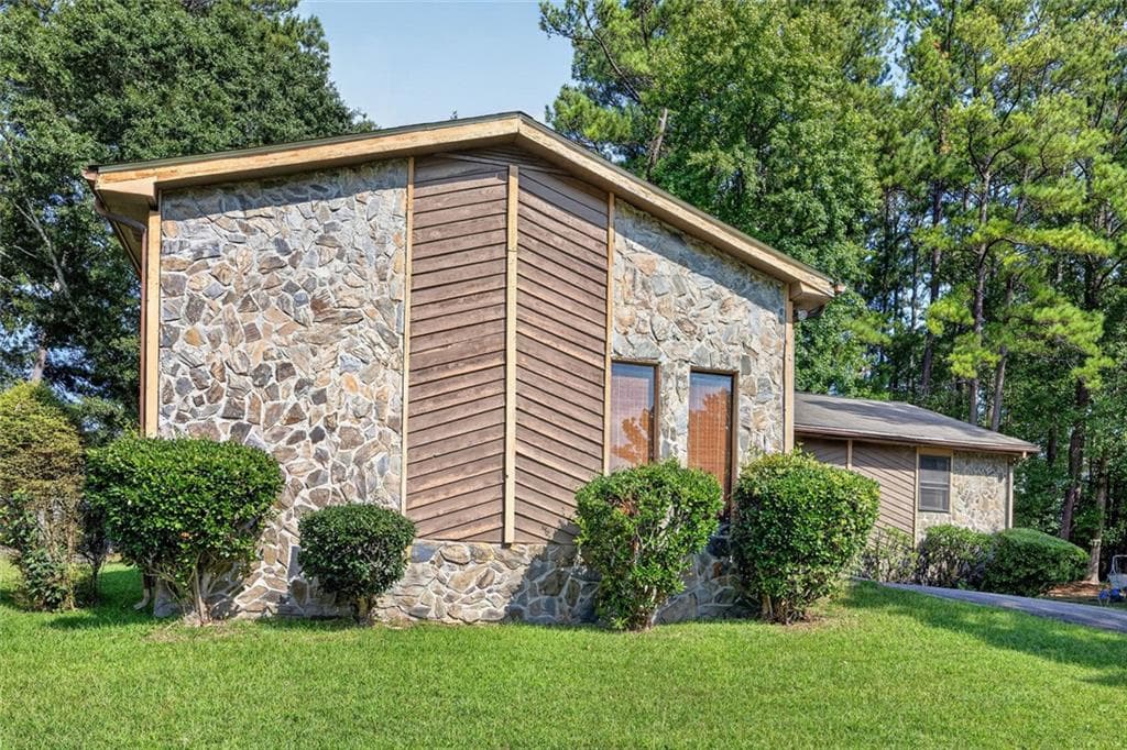 3 bedroom, 2 bathroom, 1,573 sq ft single family residence for sale at 5805 Vernier Drive, Atlanta, GA 30349 — photo 3
