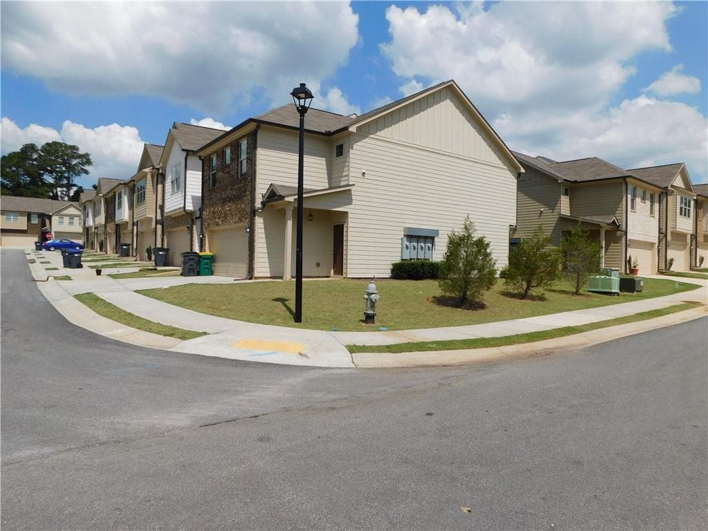 3 bedroom, 3 bathroom, 1,720 sq ft townhouse for rent at 74 Dewey Road, Lilburn, GA 30047 for $2,350 a month — photo 2
