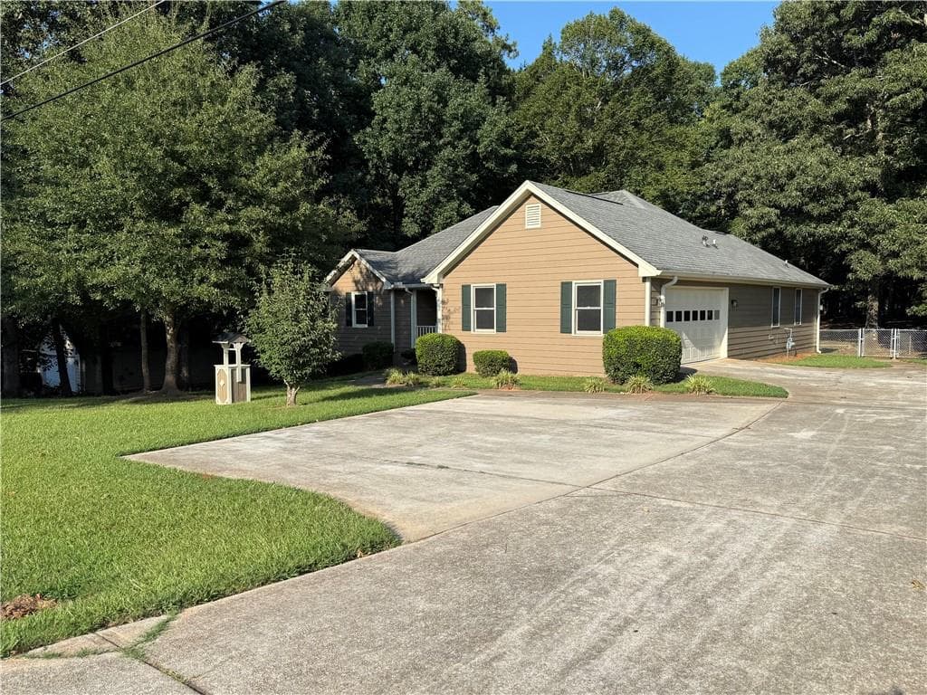 3 bedroom, 2 bathroom, 1,448 sq ft single family residence under contract at 330 Fox Meadow Drive, Covington, GA 30016 — photo 2