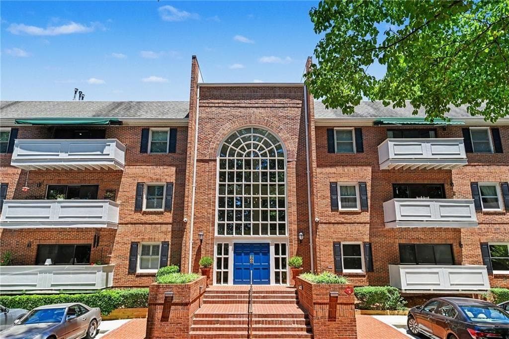 2 bedroom, 2 bathroom, 1,432 sq ft condominium for sale at 205 Ridley Howard Court, Decatur, GA 30030 — photo 2