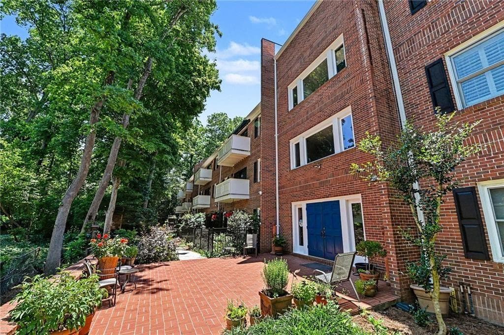 2 bedroom, 2 bathroom, 1,432 sq ft condominium for sale at 205 Ridley Howard Court, Decatur, GA 30030 — photo 3