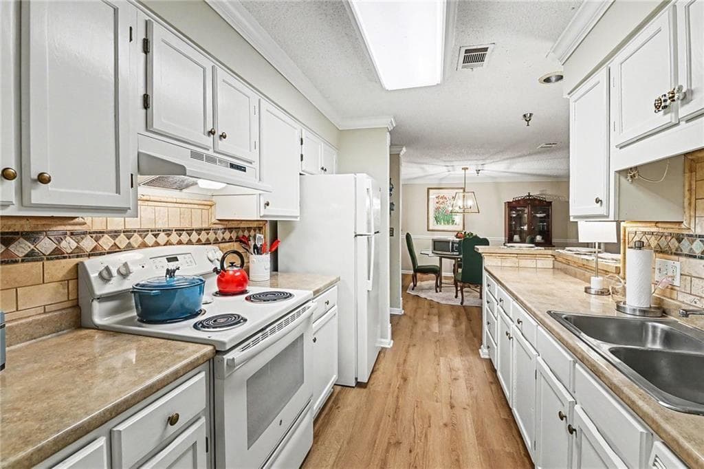 2 bedroom, 2 bathroom, 1,432 sq ft condominium for sale at 205 Ridley Howard Court, Decatur, GA 30030 — photo 9