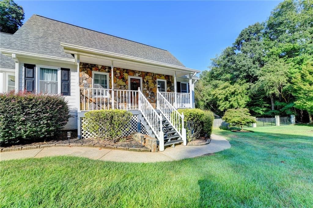 5 bedroom, 5 bathroom, 5,155 sq ft single family residence for sale at 2100 Oak Village Lane, Lawrenceville, GA 30043 — photo 4