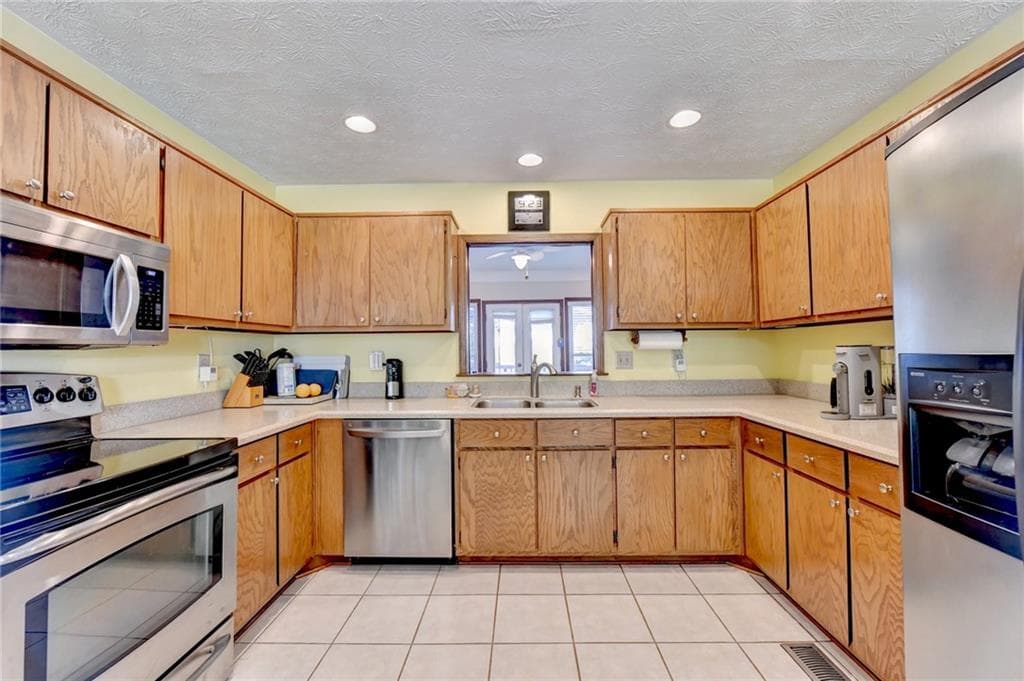 5 bedroom, 5 bathroom, 5,155 sq ft single family residence for sale at 2100 Oak Village Lane, Lawrenceville, GA 30043 — photo 7