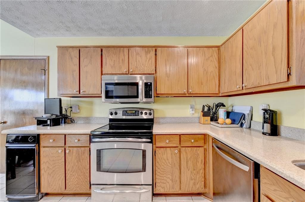 5 bedroom, 5 bathroom, 5,155 sq ft single family residence for sale at 2100 Oak Village Lane, Lawrenceville, GA 30043 — photo 8