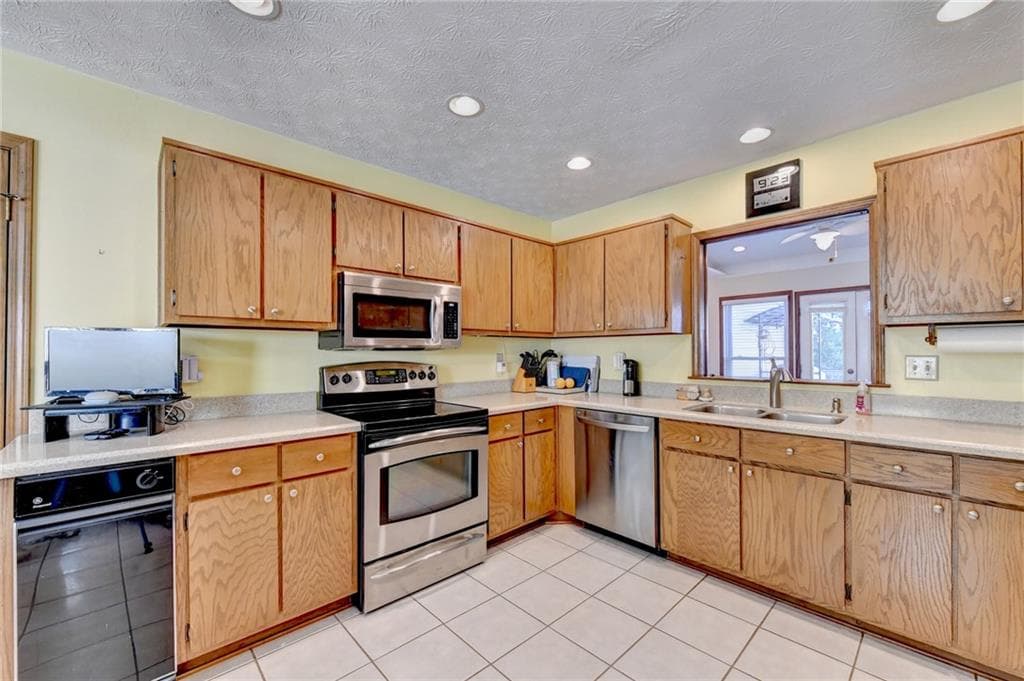 5 bedroom, 5 bathroom, 5,155 sq ft single family residence for sale at 2100 Oak Village Lane, Lawrenceville, GA 30043 — photo 10