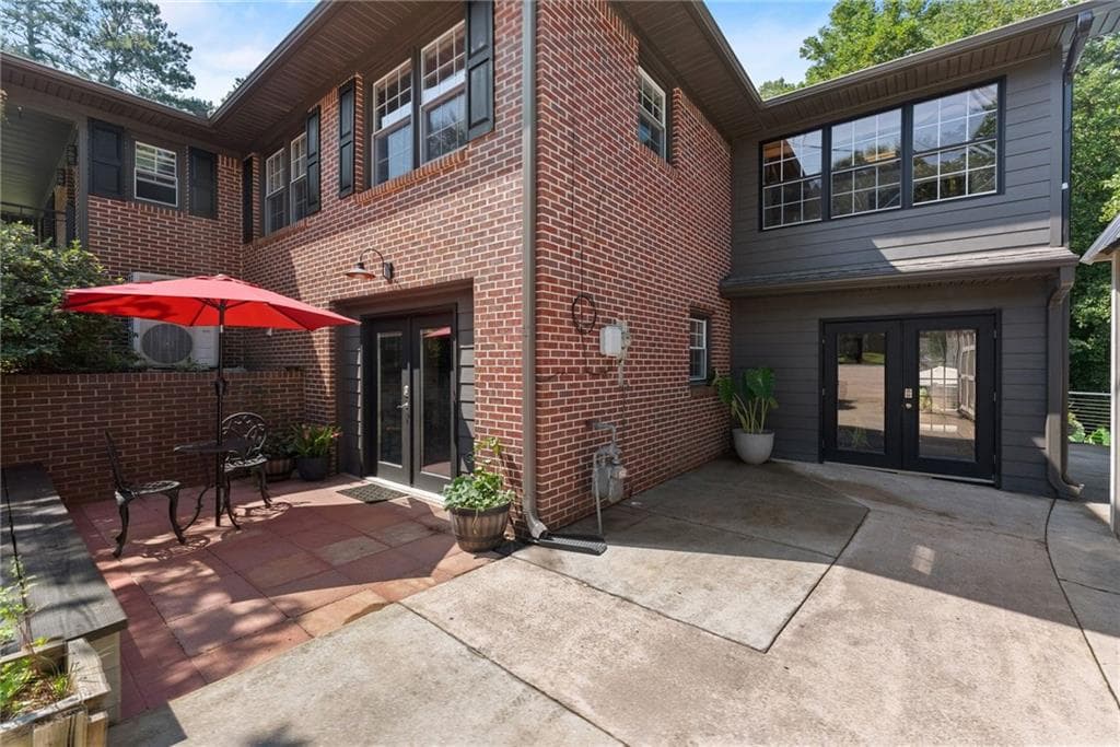 3 bedroom, 4 bathroom, 3,114 sq ft single family residence for sale at 2905 Lanier Beach South Road, Cumming, GA 30041 — photo 3