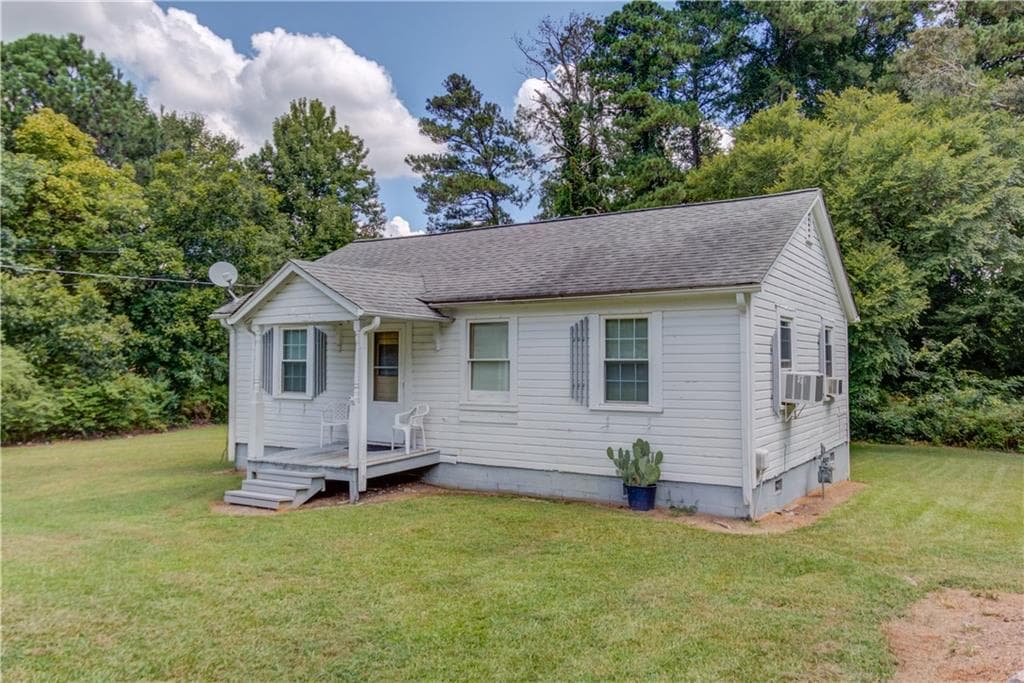 2 bedroom, 1 bathroom, 984 sq ft single family residence for sale at 2854 Centerville Highway, Snellville, GA 30078 — photo 2