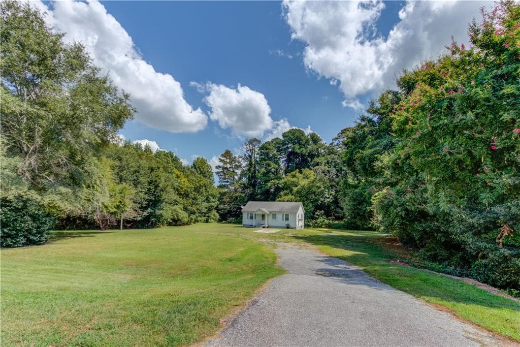 2 bedroom, 1 bathroom, 984 sq ft single family residence for sale at 2854 Centerville Highway, Snellville, GA 30078 — photo 4
