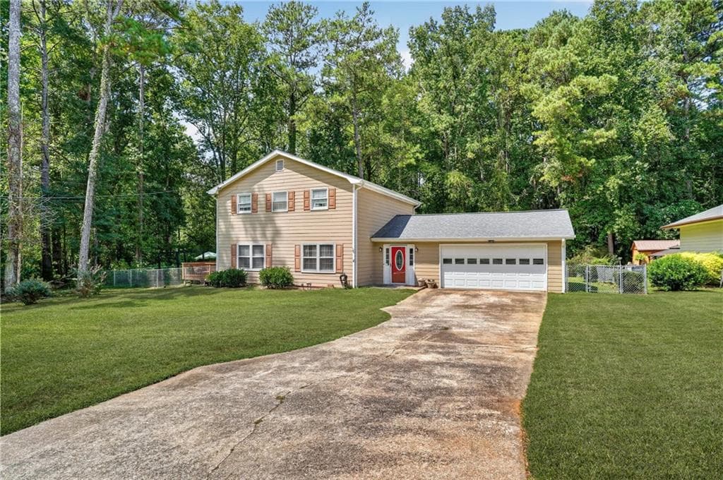 4 bedroom, 3 bathroom, 2,012 sq ft single family residence for sale at 757 S Hileah Court, Lithonia, GA 30058 — photo 3