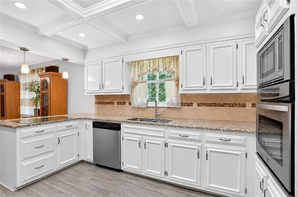4 bedroom, 3 bathroom, 2,012 sq ft single family residence for sale at 757 S Hileah Court, Lithonia, GA 30058 — photo 8