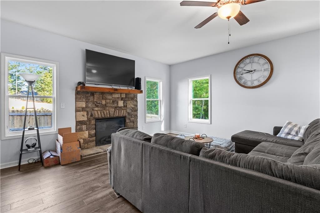 4 bedroom, 3 bathroom, 2,649 sq ft single family residence for sale at 141 Anita Blvd, Carrollton, GA 30117 — photo 3