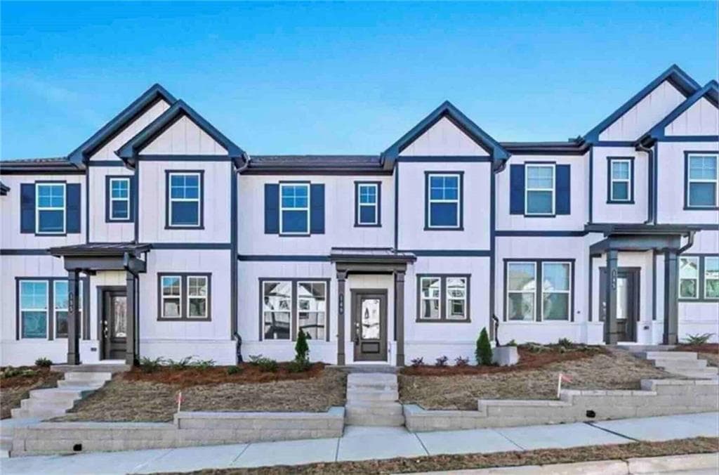 3 bedroom, 3 bathroom, 1,426 sq ft townhouse for rent at 149 Star Court, Pendergrass, GA 30567 for $1,800 a month — photo 1 of 16
