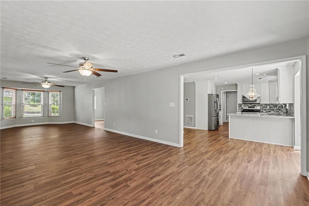5 bedroom, 4 bathroom, 4,200 sq ft single family residence for sale at 111 Edgewater Way, Peachtree City, GA 30269 — photo 8
