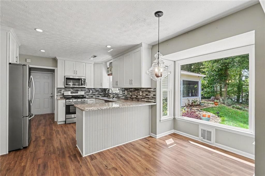 5 bedroom, 4 bathroom, 4,200 sq ft single family residence for sale at 111 Edgewater Way, Peachtree City, GA 30269 — photo 10