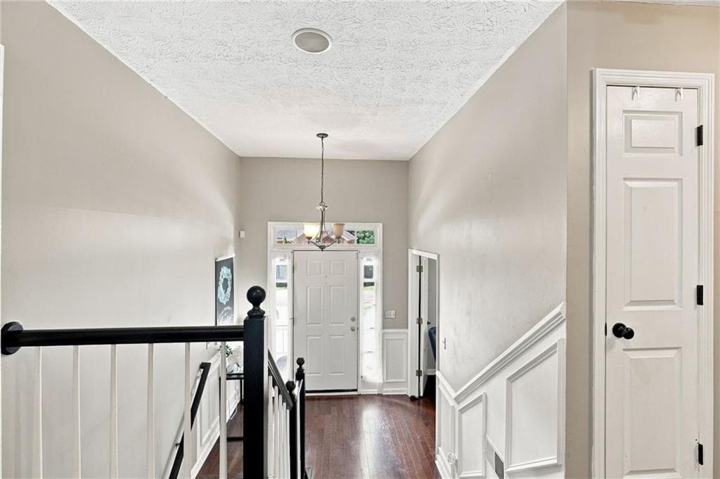 4 bedroom, 3 bathroom, 2,300 sq ft single family residence for sale at 8965 Club River Drive, Roswell, GA 30076 — photo 7