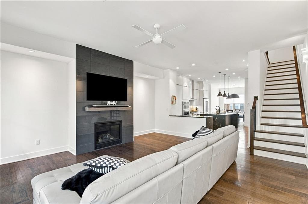 3 bedroom, 4 bathroom, 2,412 sq ft townhouse for rent at 3573 Parkside Way, Atlanta, GA 30319 for $4,900 a month — photo 3