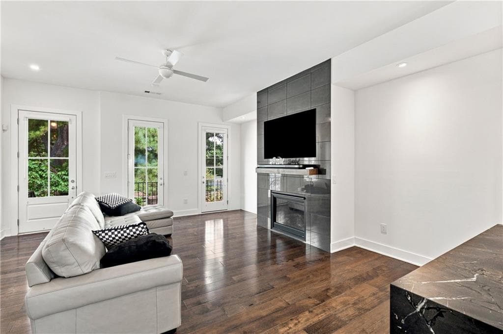 3 bedroom, 4 bathroom, 2,412 sq ft townhouse for rent at 3573 Parkside Way, Atlanta, GA 30319 for $4,900 a month — photo 4