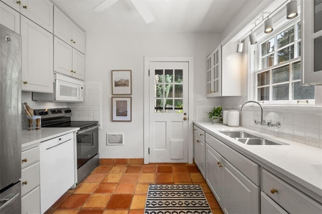 3 bedroom, 1 bathroom, 1,236 sq ft single family residence for sale at 109 Kathryn Avenue, Decatur, GA 30030 — photo 7