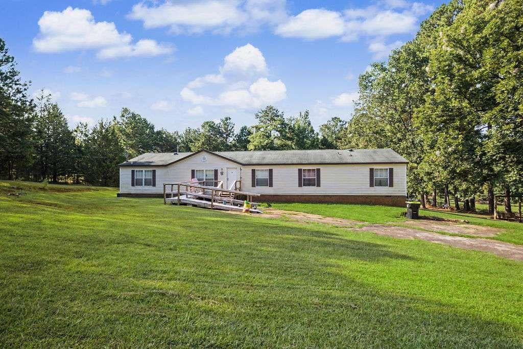 4 bedroom, 2 bathroom, 2,240 sq ft single family residence under contract at 2718 Triune Mill Road, Thomaston, GA 30286 — photo 2