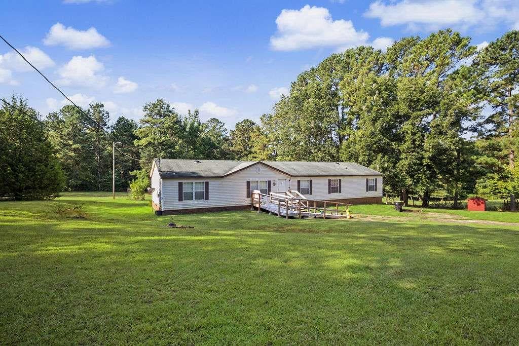 4 bedroom, 2 bathroom, 2,240 sq ft single family residence under contract at 2718 Triune Mill Road, Thomaston, GA 30286 — photo 3