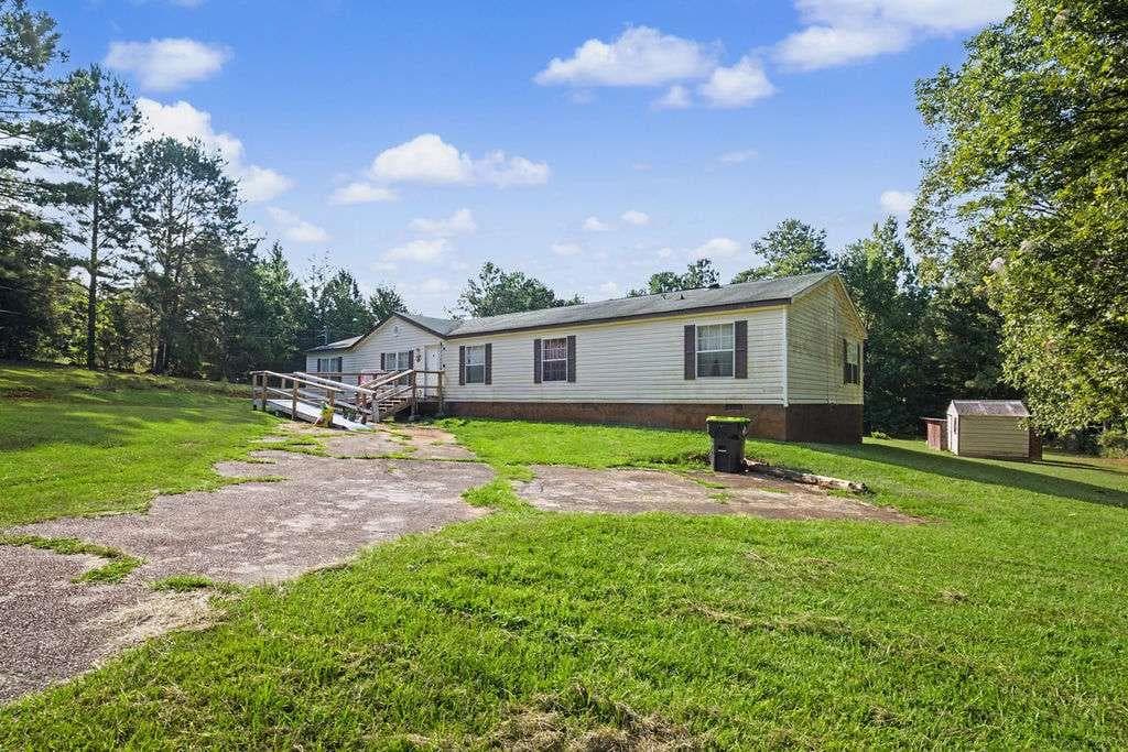4 bedroom, 2 bathroom, 2,240 sq ft single family residence under contract at 2718 Triune Mill Road, Thomaston, GA 30286 — photo 4