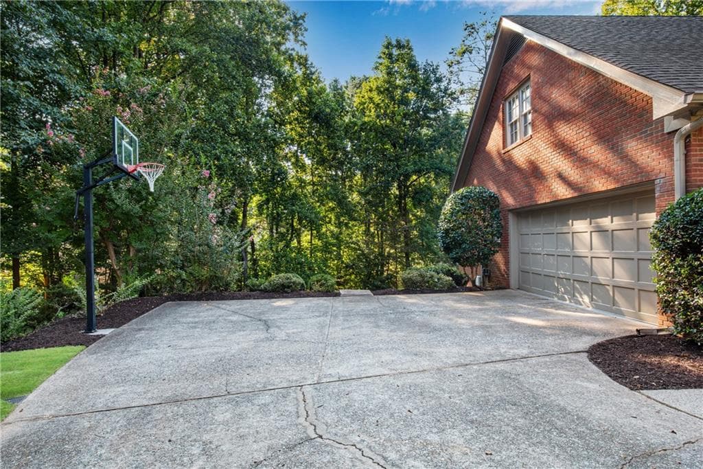 6 bedroom, 5 bathroom, 4,058 sq ft single family residence for sale at 750 Arkwith Way, Alpharetta, GA 30022 — photo 3