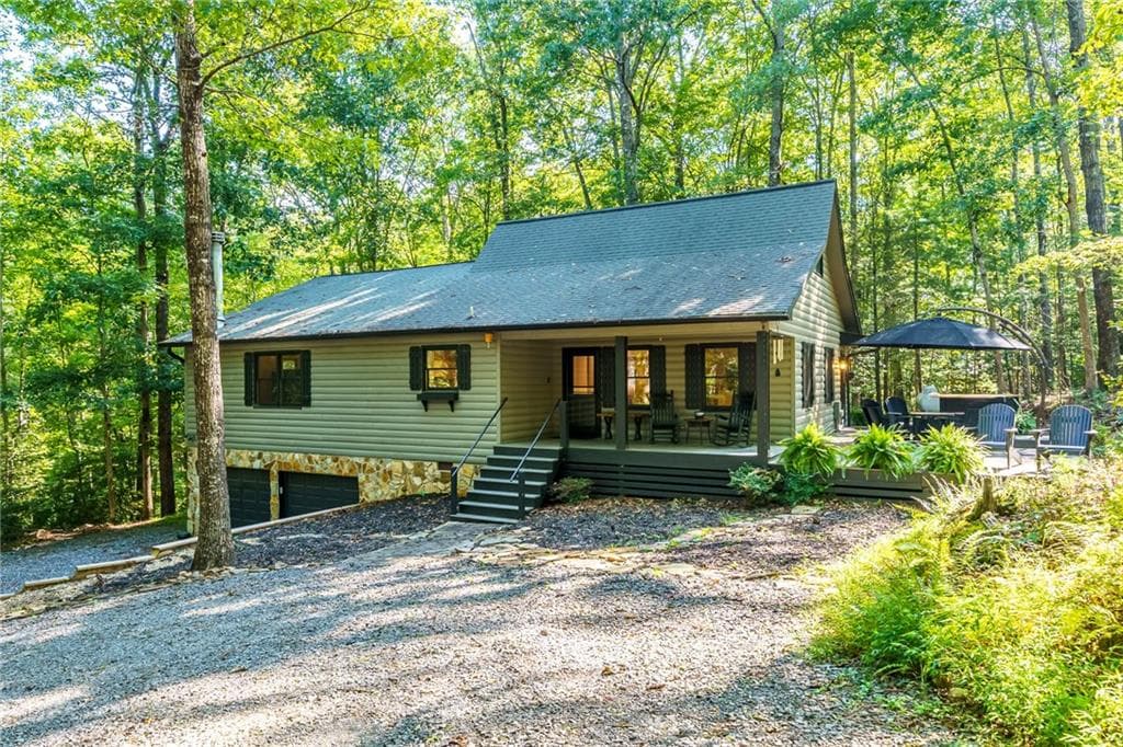 3 bedroom, 2 bathroom, 2,176 sq ft single family residence for sale at 31 Highland Hammock Drive Drive, Blue Ridge, GA 30513 — photo 5