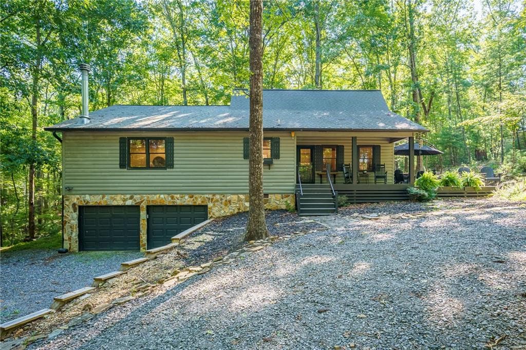 3 bedroom, 2 bathroom, 2,176 sq ft single family residence for sale at 31 Highland Hammock Drive Drive, Blue Ridge, GA 30513 — photo 7