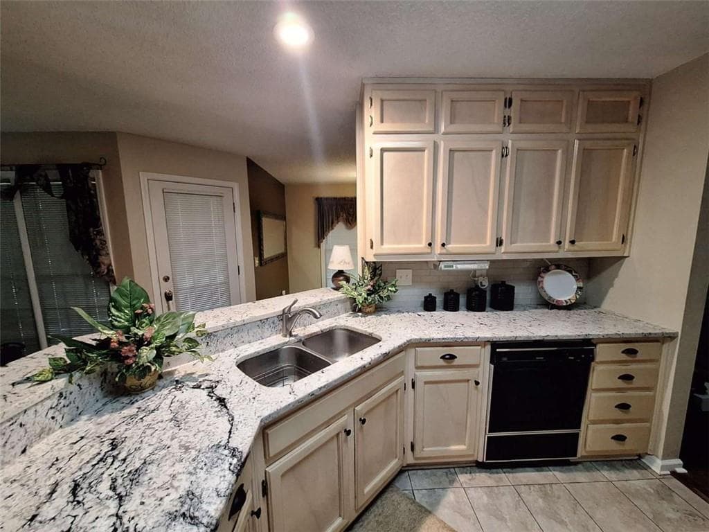 3 bedroom, 2 bathroom, 1,389 sq ft single family residence for sale at 3335 Rock Creek Drive, Rex, GA 30273 — photo 6