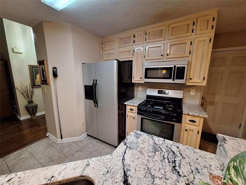 3 bedroom, 2 bathroom, 1,389 sq ft single family residence for sale at 3335 Rock Creek Drive, Rex, GA 30273 — photo 7
